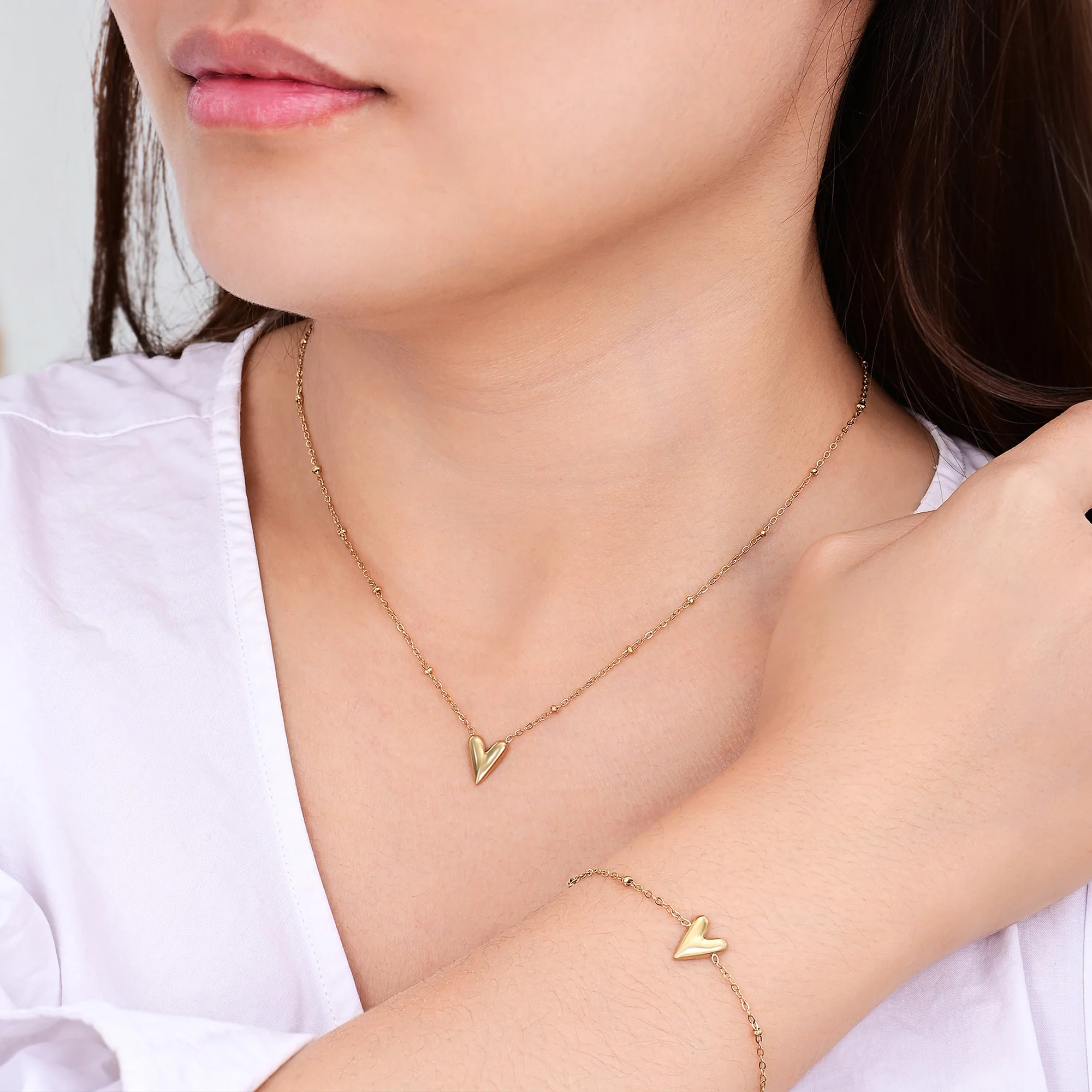 Elegant Gold Heart Necklace - Image 2