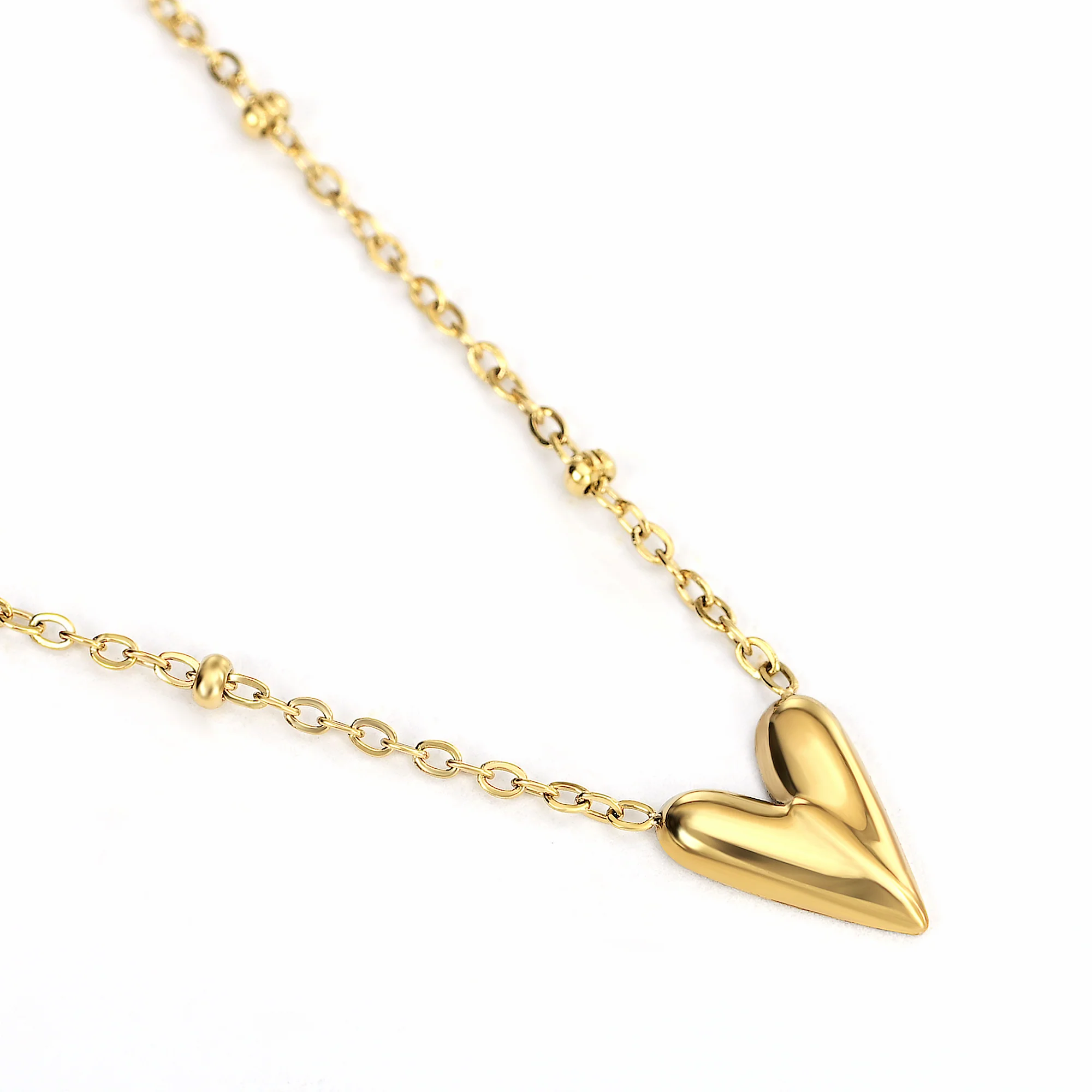 Elegant Gold Heart Necklace - Image 4