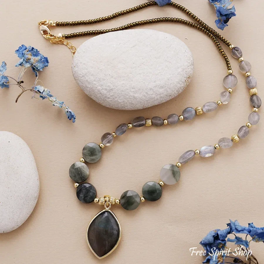 Enchanted Labradorite Pendant Necklace - Image 3